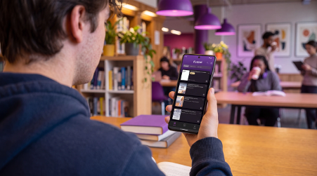 APUC - press releae blog cover A student sits studying using the Kortext app, using the new dark mode setting on Android devices.