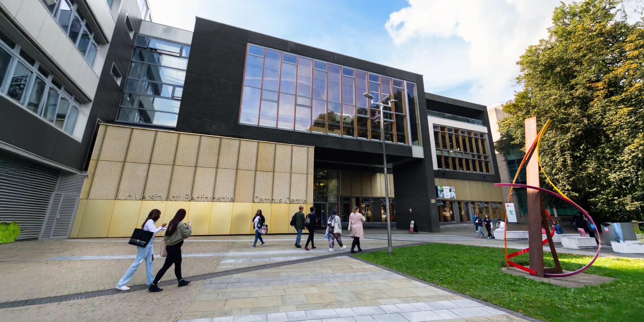 The University of Bedfordshire supports students with StREAM by Kortext.